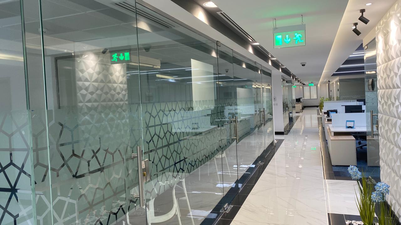 تأهيل الدور الخامس بالمركز الرئيسي لهيئة الهلال الأحمر السعودي بالرياض